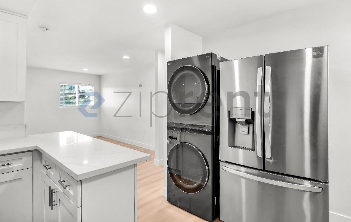 362 Naples St - Photo 7 of 16