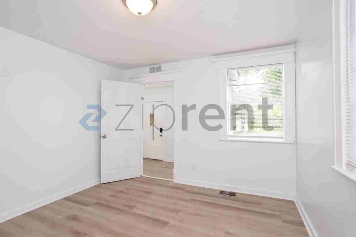 2184 W 45th St - Photo 6 of 25