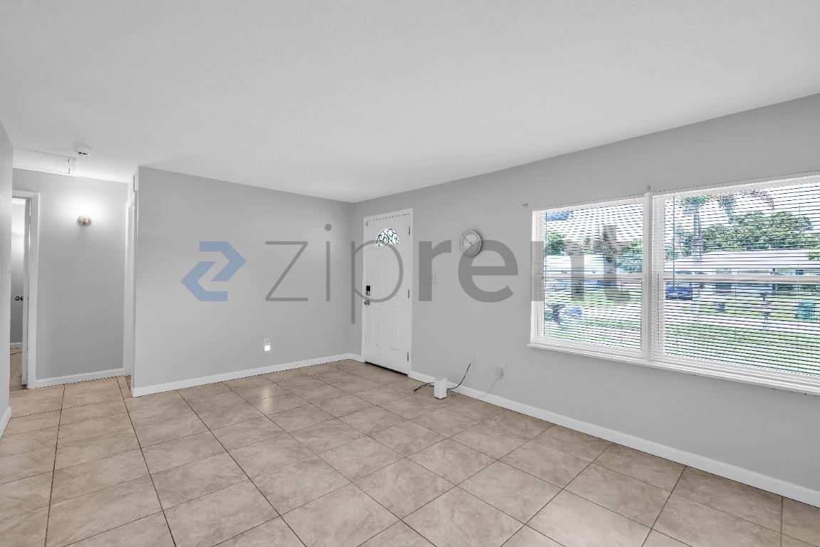 202 Essex Dr - Photo 5 of 16