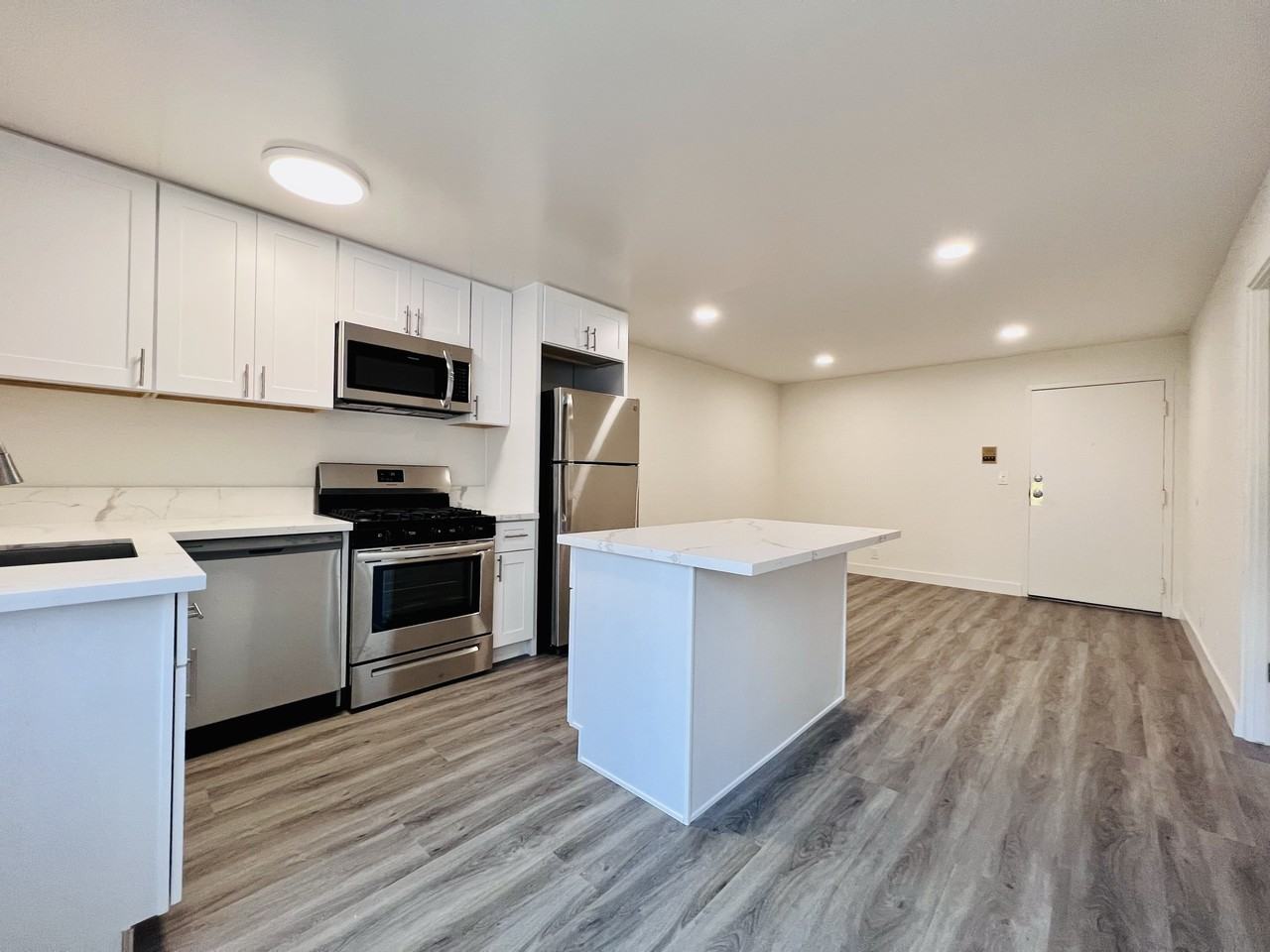 6861 S Sepulveda Blvd #13 - Photo 3 of 16