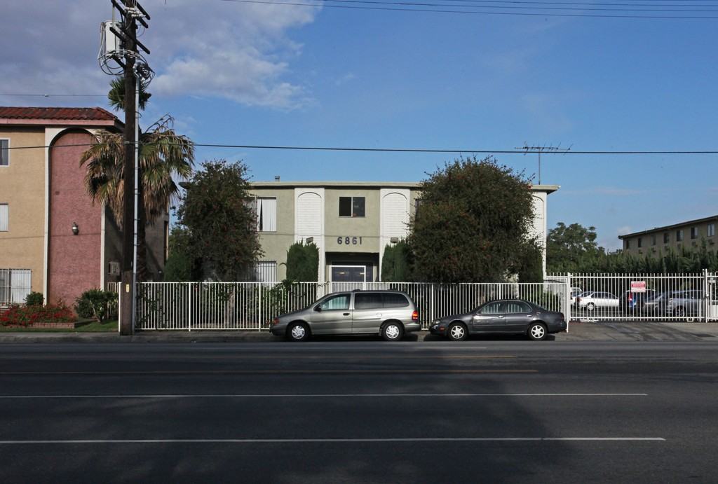 6861 S Sepulveda Blvd #13 - Photo 5 of 16