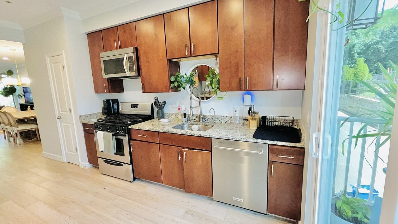 2518 Sayles Pl Se #NA - Photo 3 of 17