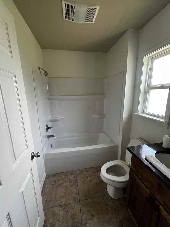 3615 Washington Ave #B - Photo 2 of 4