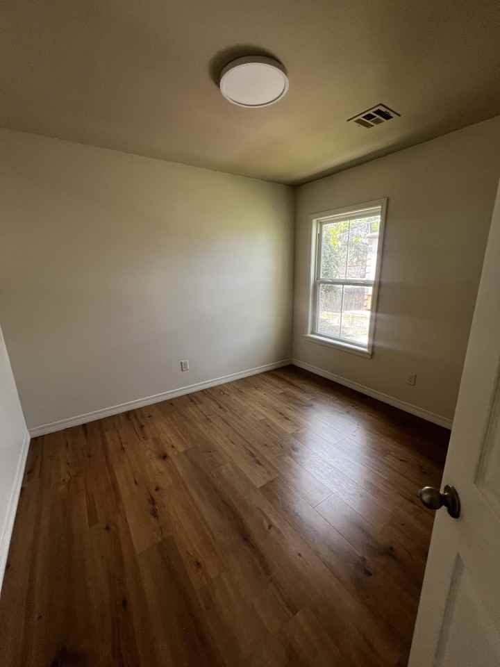3615 Washington Ave #B - Photo 3 of 4