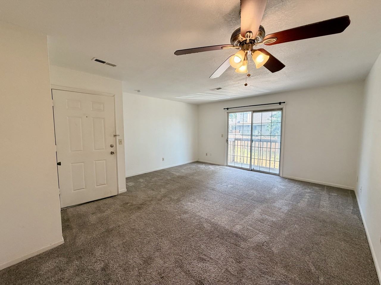 207 Nw Barr Rd #B - Photo 2 of 11