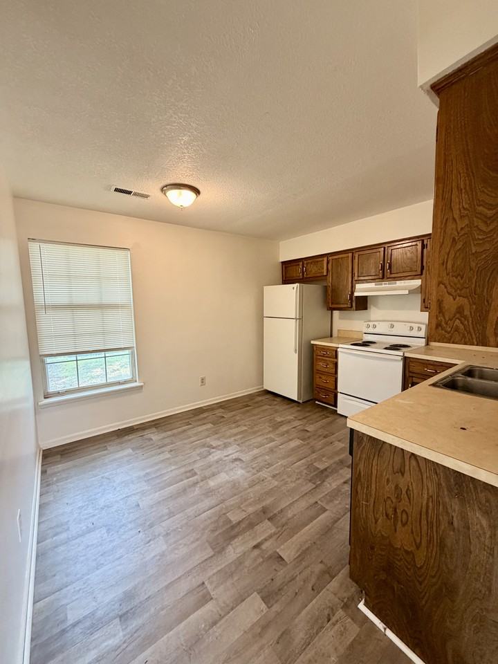 207 Nw Barr Rd #B - Photo 3 of 11