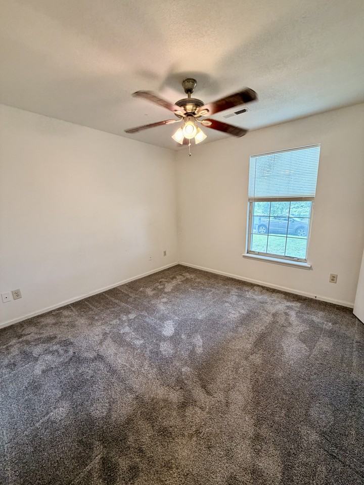 207 Nw Barr Rd #B - Photo 5 of 11