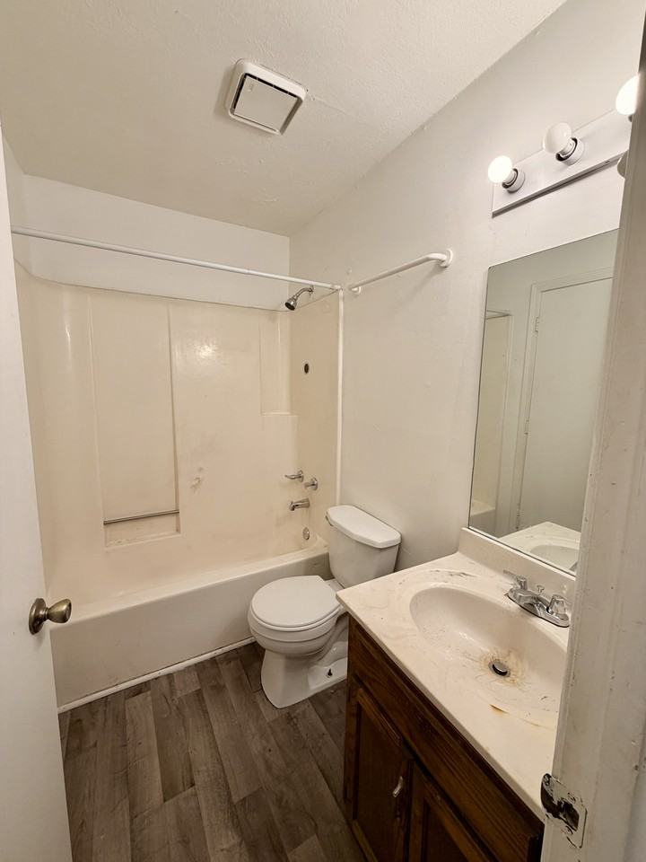 207 Nw Barr Rd #B - Photo 6 of 11