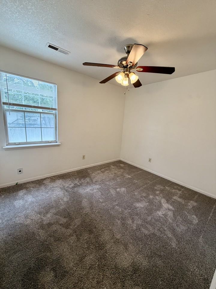 207 Nw Barr Rd #B - Photo 7 of 11