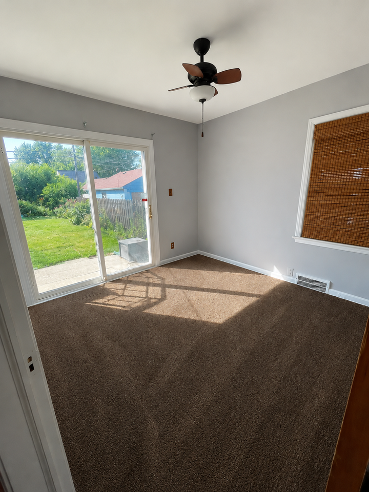 18221 Hanna St #1 - Photo 6 of 8