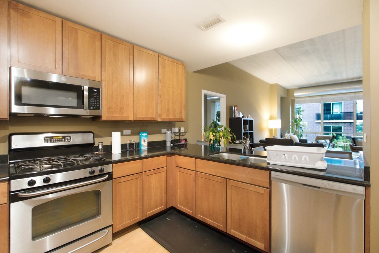 845 N Kingsbury St #514 - Photo 6 of 20