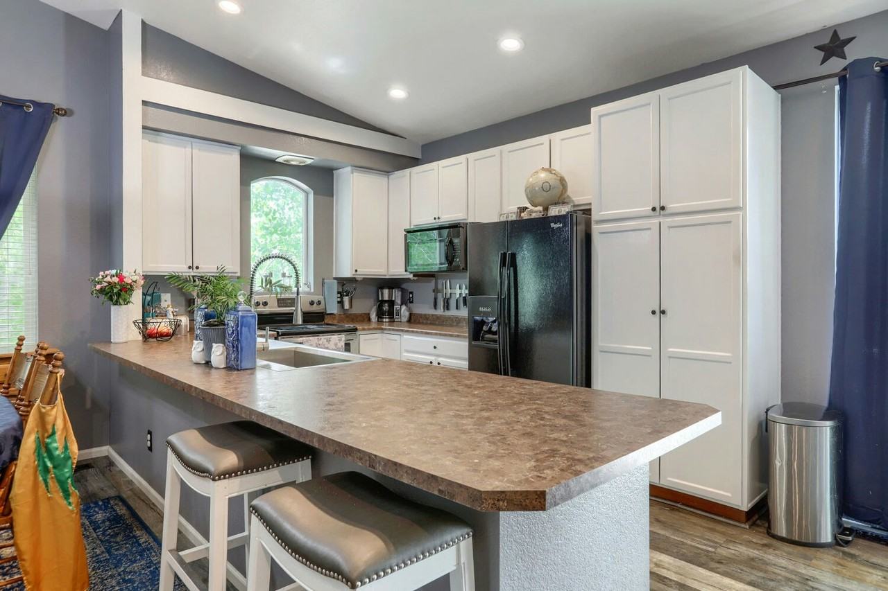 3912 Hunterwood Lane - Photo 3 of 16