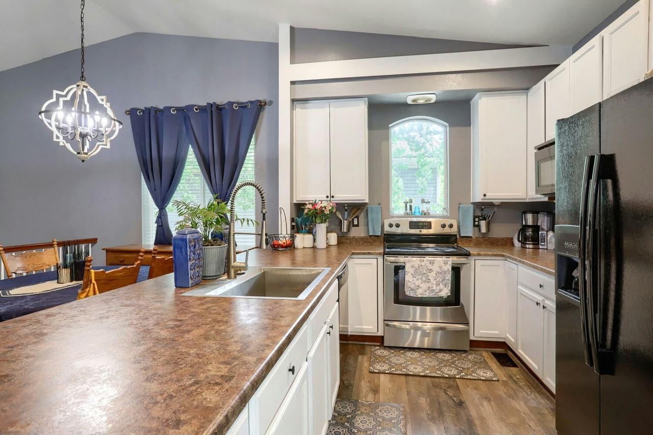3912 Hunterwood Lane - Photo 4 of 16