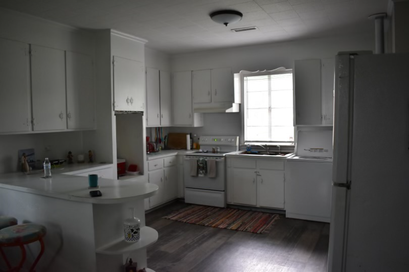 321 Henderson St - Photo 4 of 10