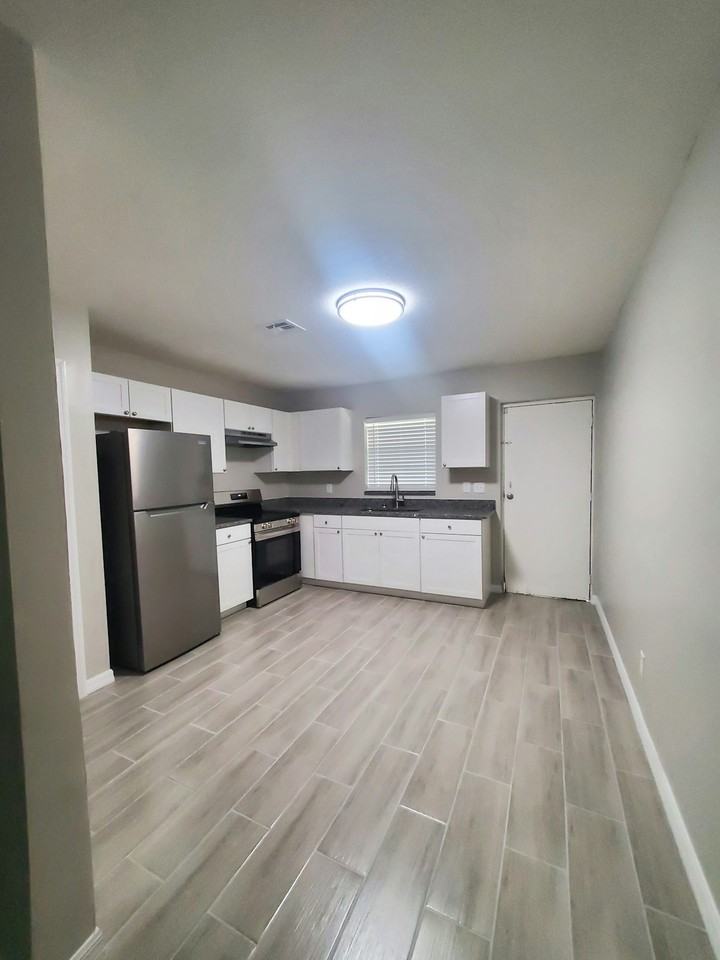 3302 South 7th Street, Unit B - Photo 4 of 12