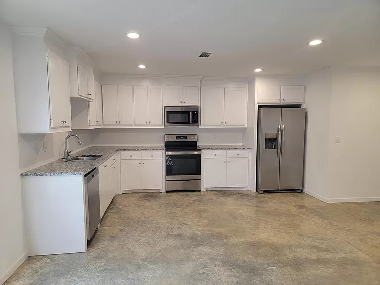 244 Skylane Dr - Photo 2 of 24