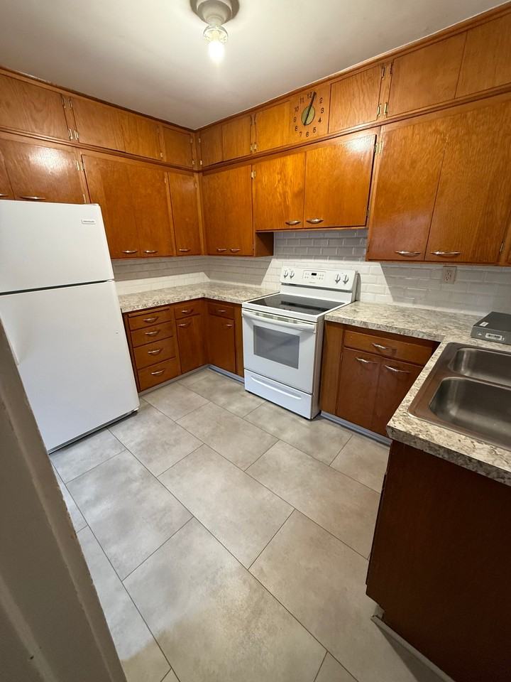 1114 N Carlos St #1 - Photo 2 of 37