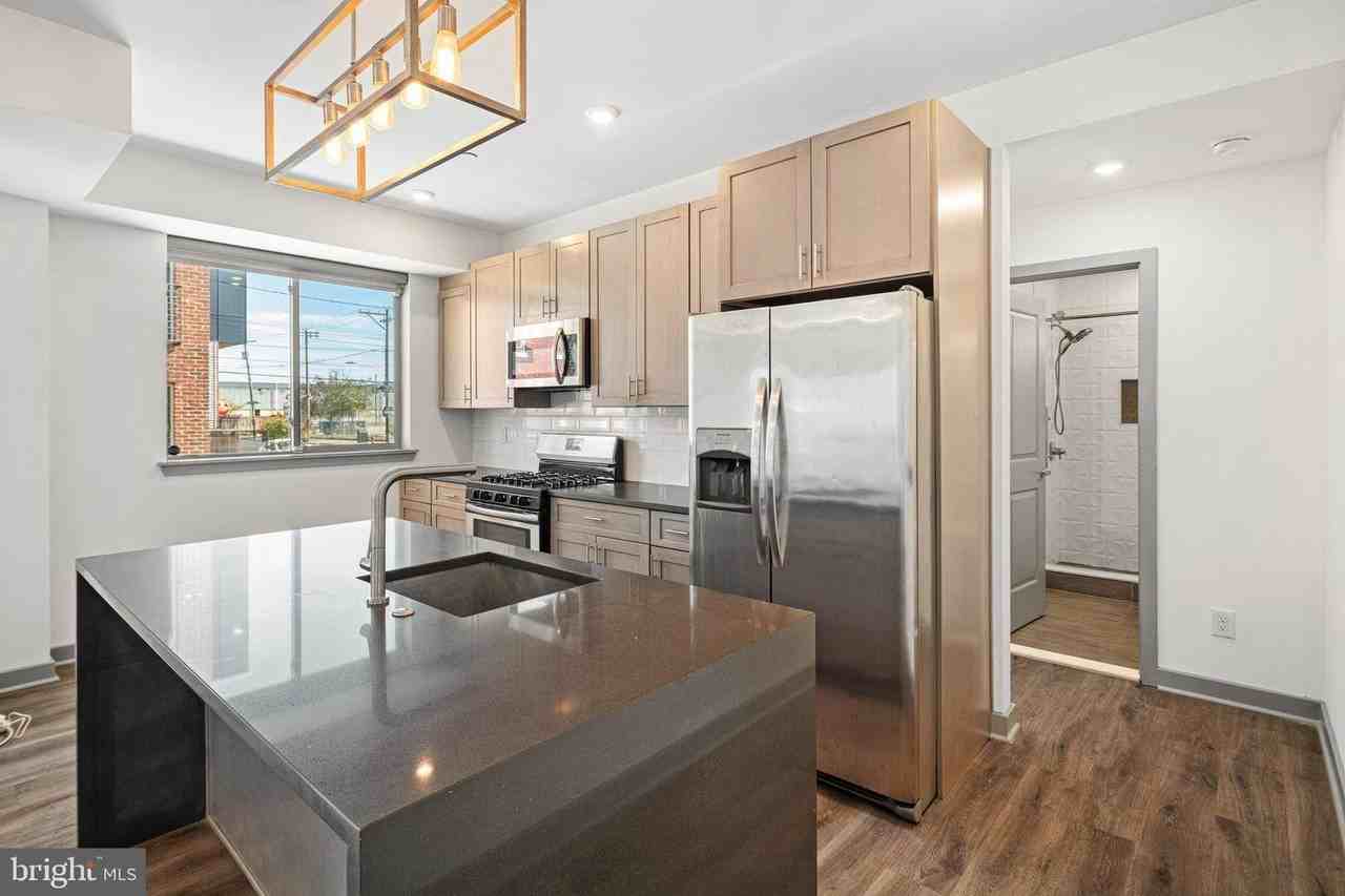 411 West Berks Street, Unit 1 - Photo 3 of 12
