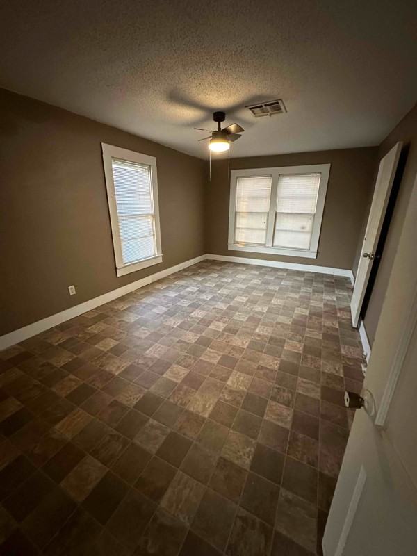 1405 Pine St - Photo 3 of 8