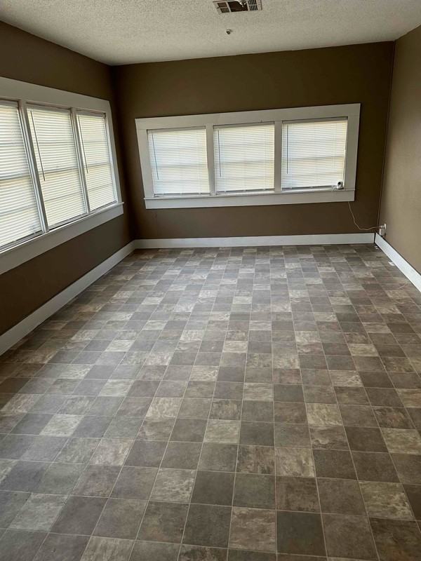 1405 Pine St - Photo 5 of 8
