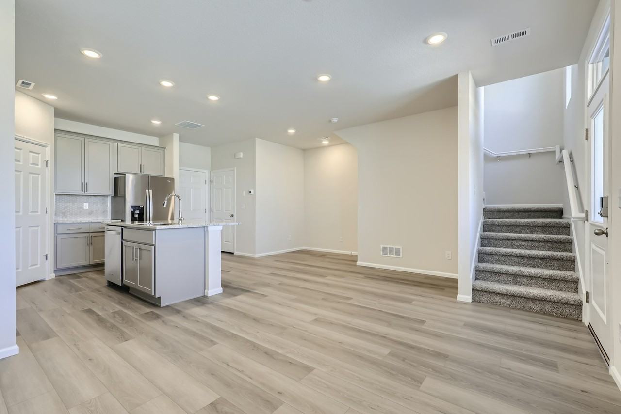 20822 East 66th Avenue - Photo 5 of 31