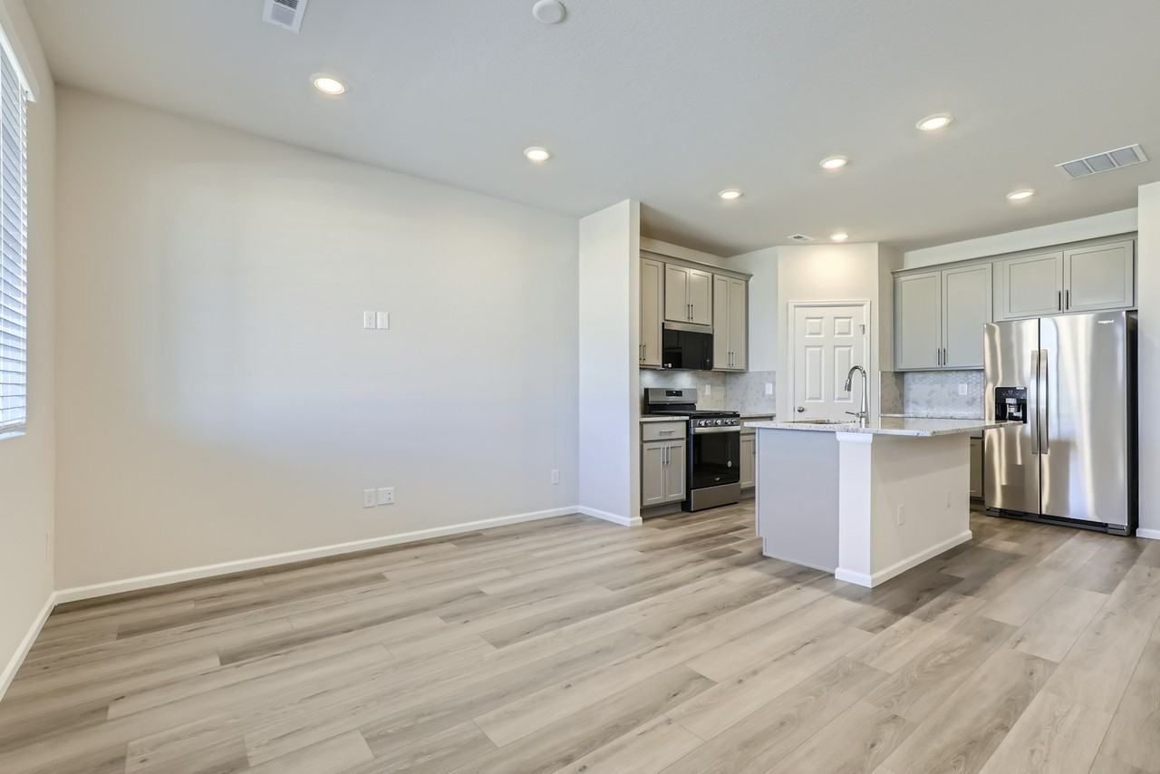 20822 East 66th Avenue - Photo 7 of 31