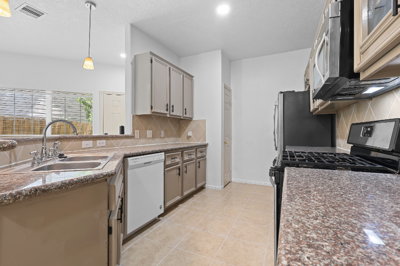 10302 Buffum St - Photo 4 of 23