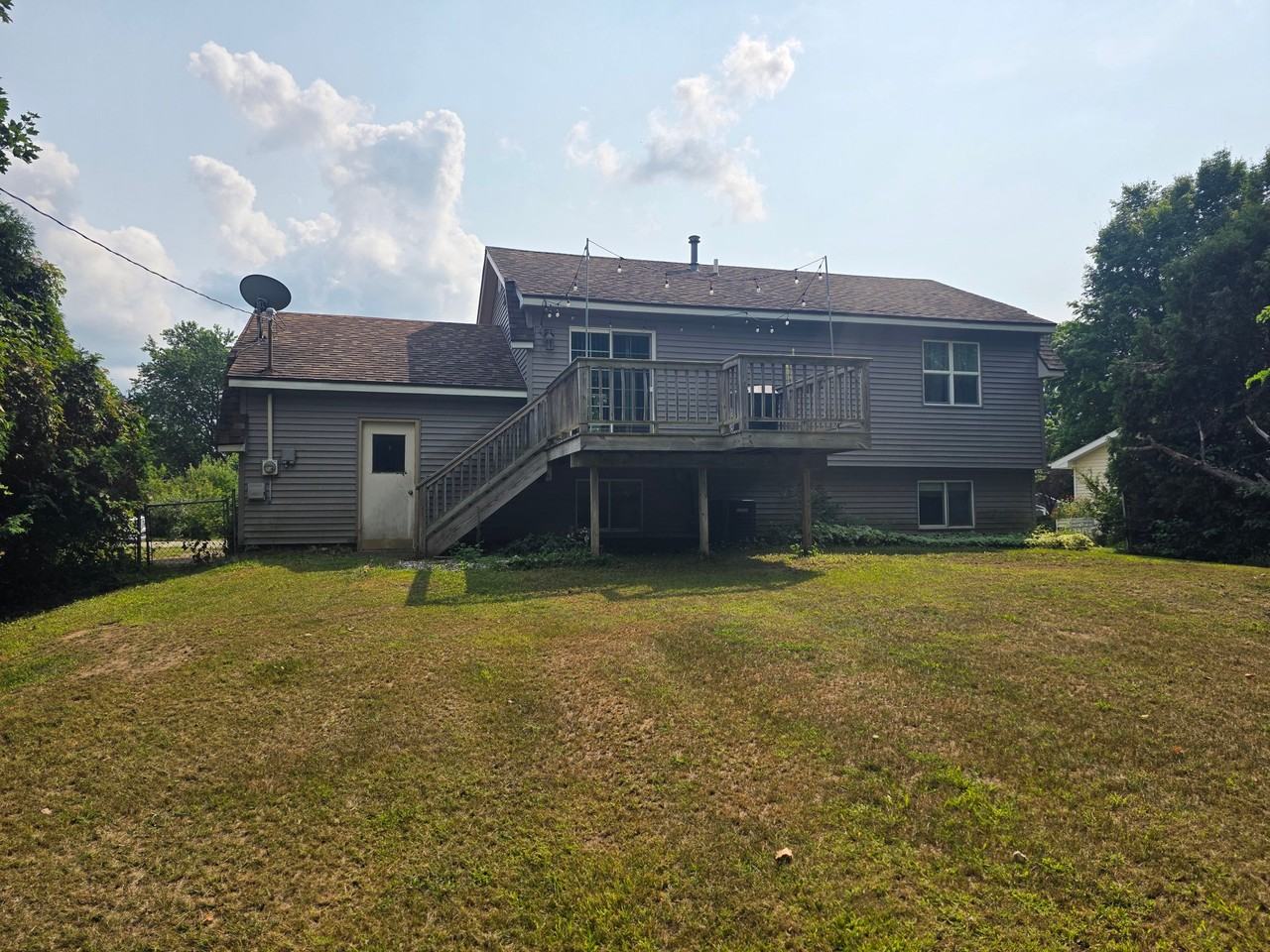 4900 Thornapple Ln - Photo 4 of 20