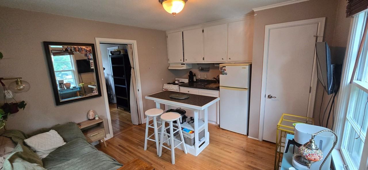 301 And2Nd St. #2 - Photo 2 of 14