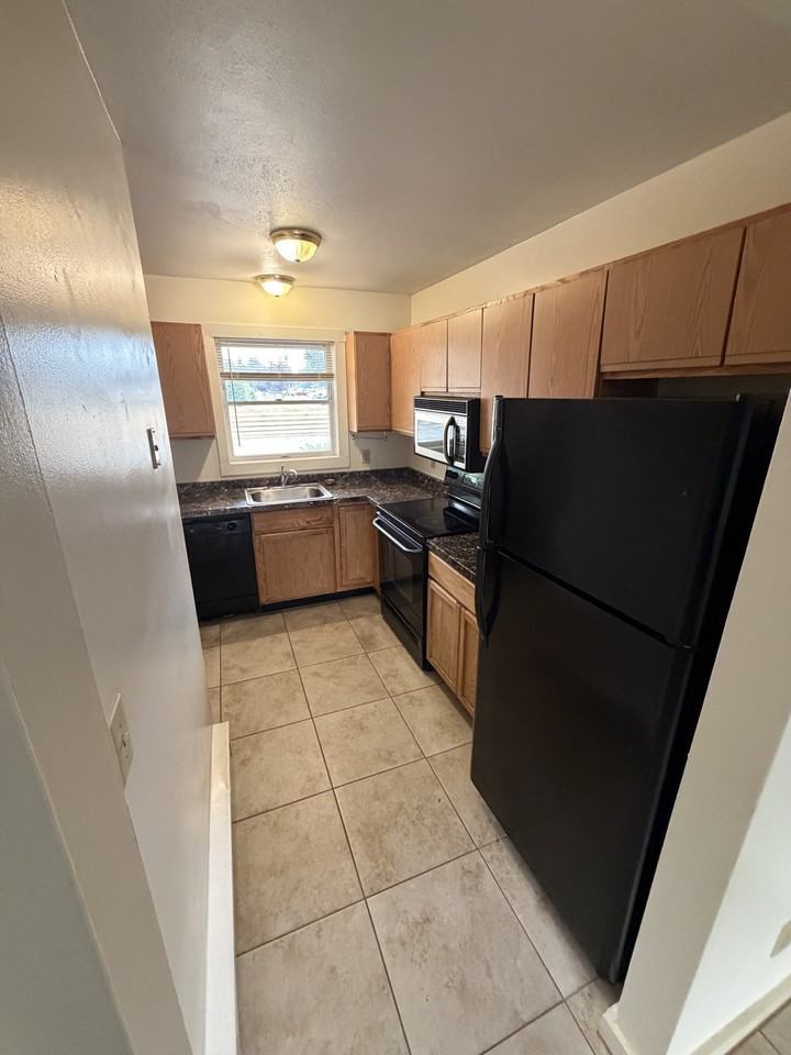 32 Allen Dr #2 - Photo 2 of 13