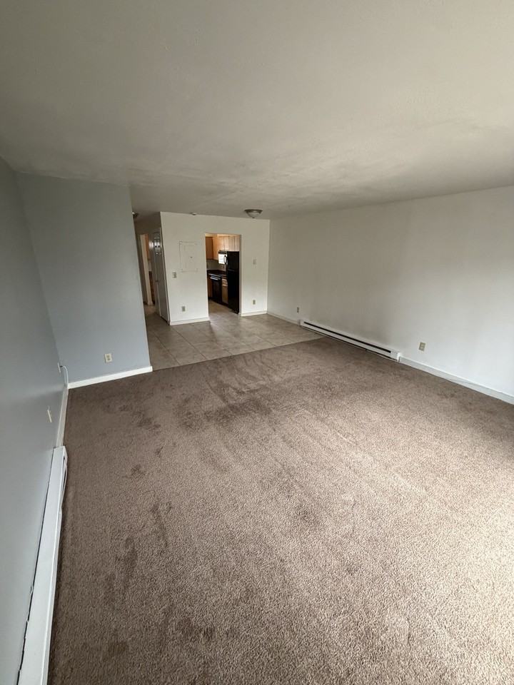 32 Allen Dr #2 - Photo 3 of 13