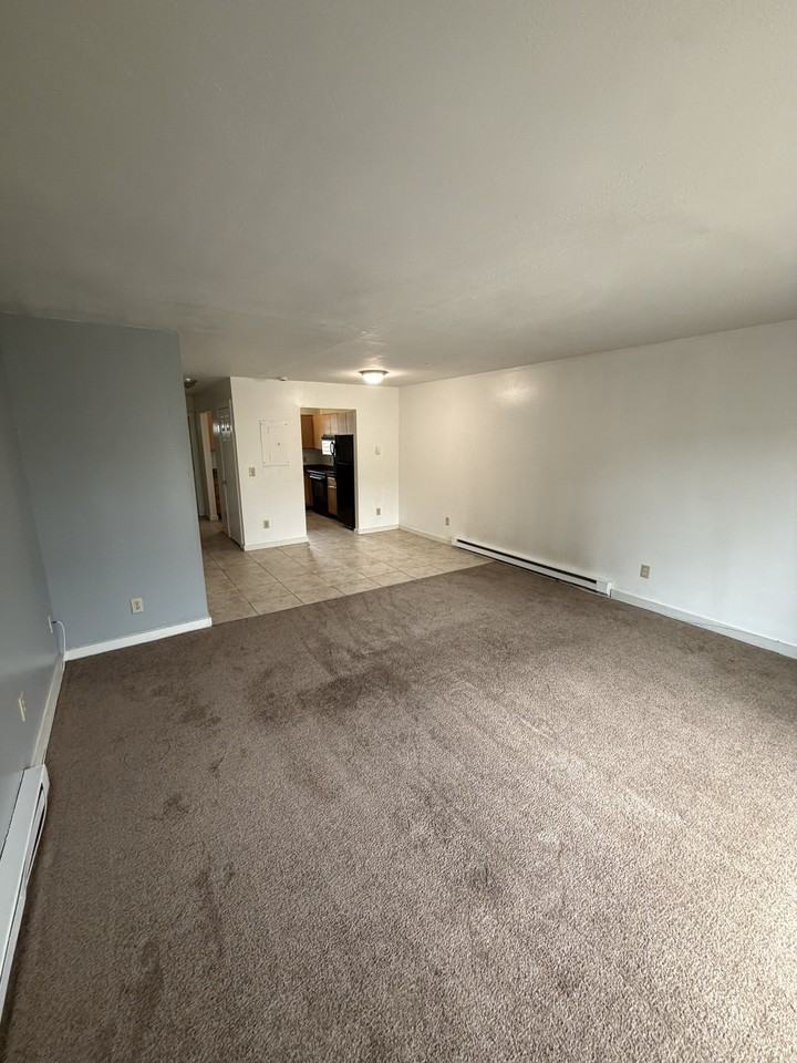 32 Allen Dr #2 - Photo 4 of 13