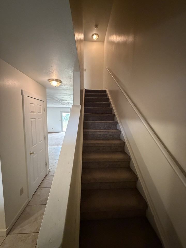 32 Allen Dr #2 - Photo 6 of 13