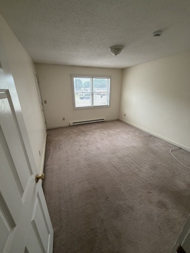 32 Allen Dr #2 - Photo 7 of 13