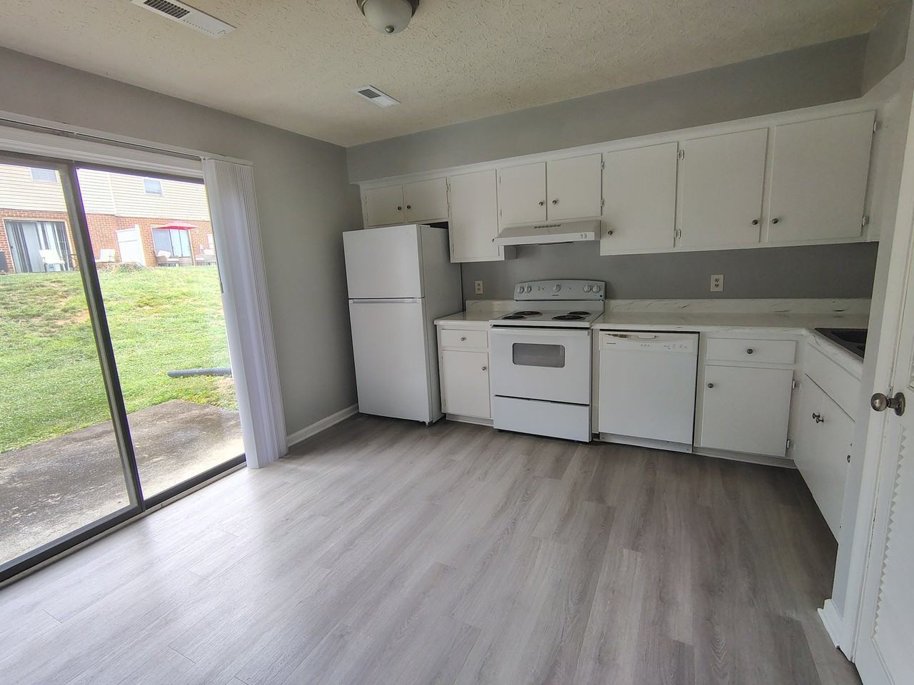 23 Hobbs Ln - Photo 2 of 12