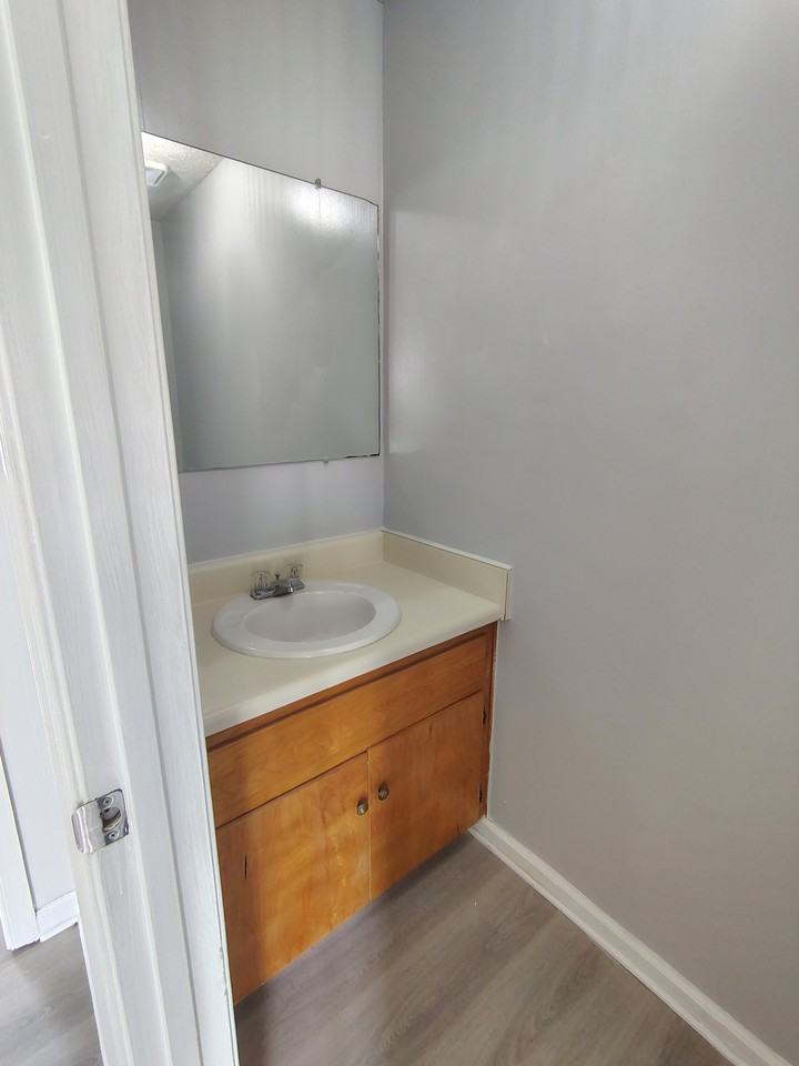 23 Hobbs Ln - Photo 4 of 12