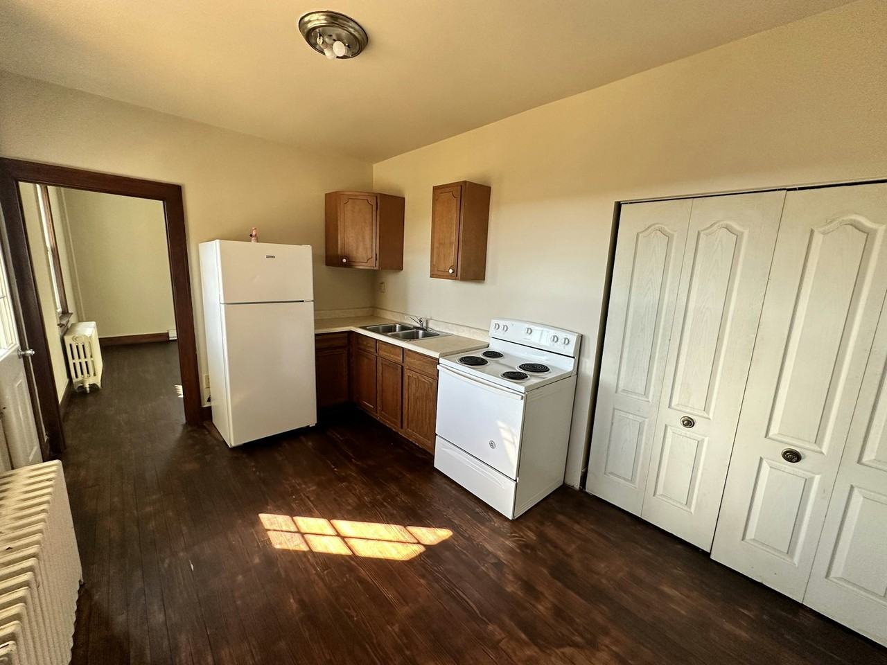 2210 East Grand Avenue, Unit Apt 2 - Photo 3 of 11