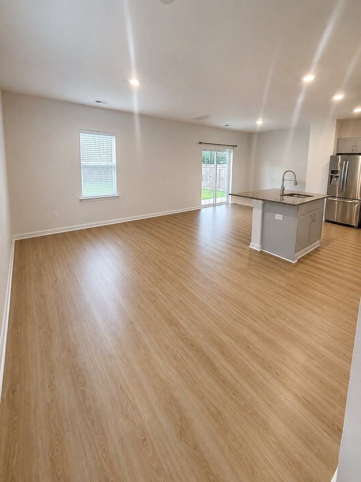 581 Spanish Wells Rd - Photo 2 of 13