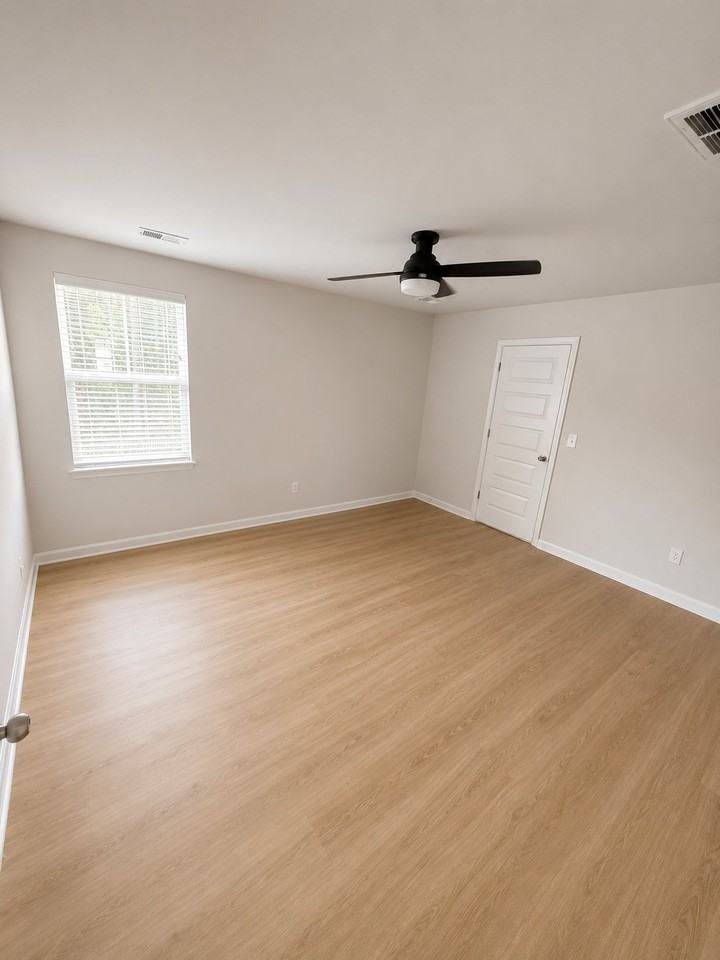 581 Spanish Wells Rd - Photo 6 of 13
