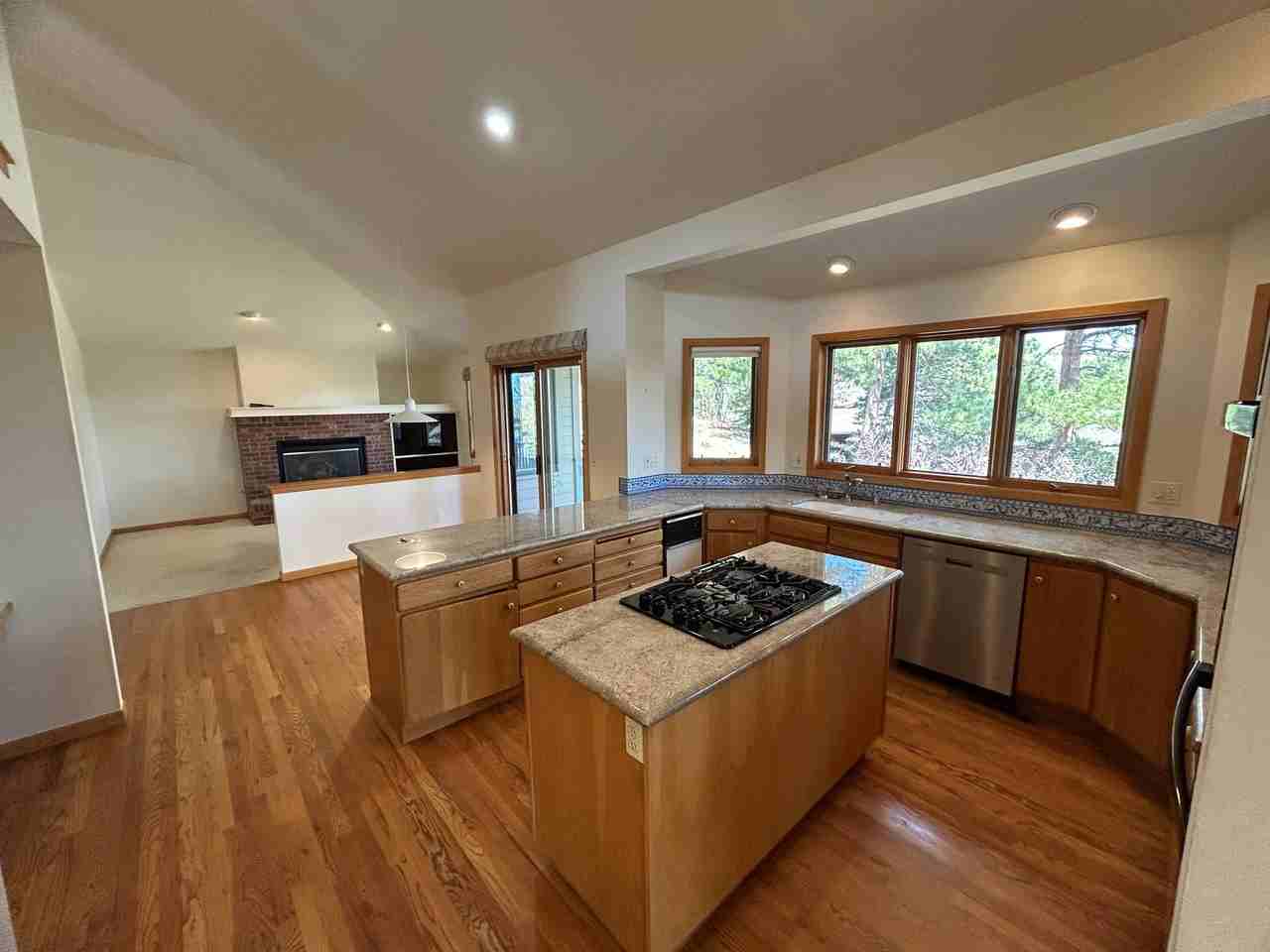 2620 Briarwood Dr - Photo 3 of 17