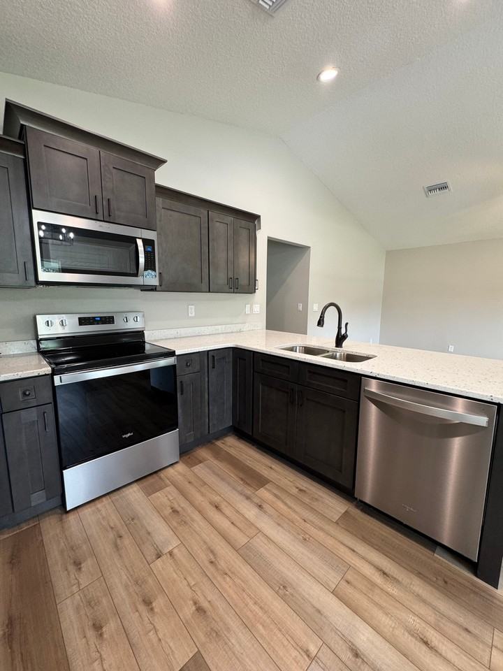 13319 Sw 106th Pl - Photo 4 of 16