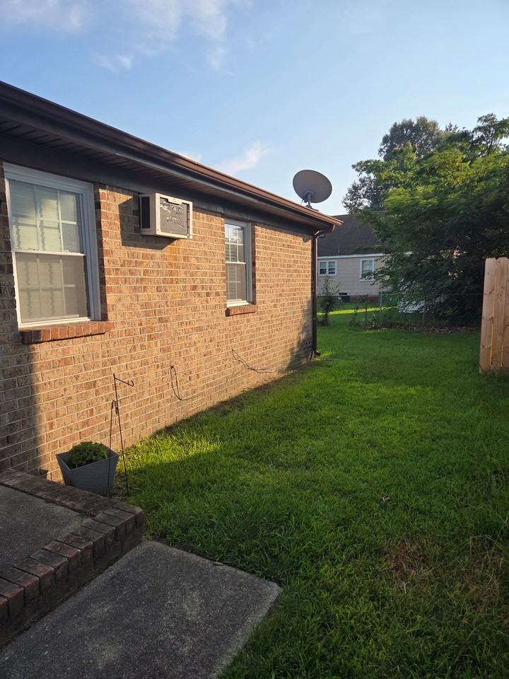 2305 Palmyra St - Photo 2 of 18