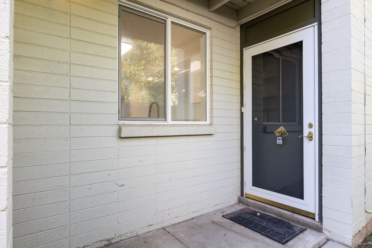 2010 S Laurelhurst Dr #B - Photo 4 of 19
