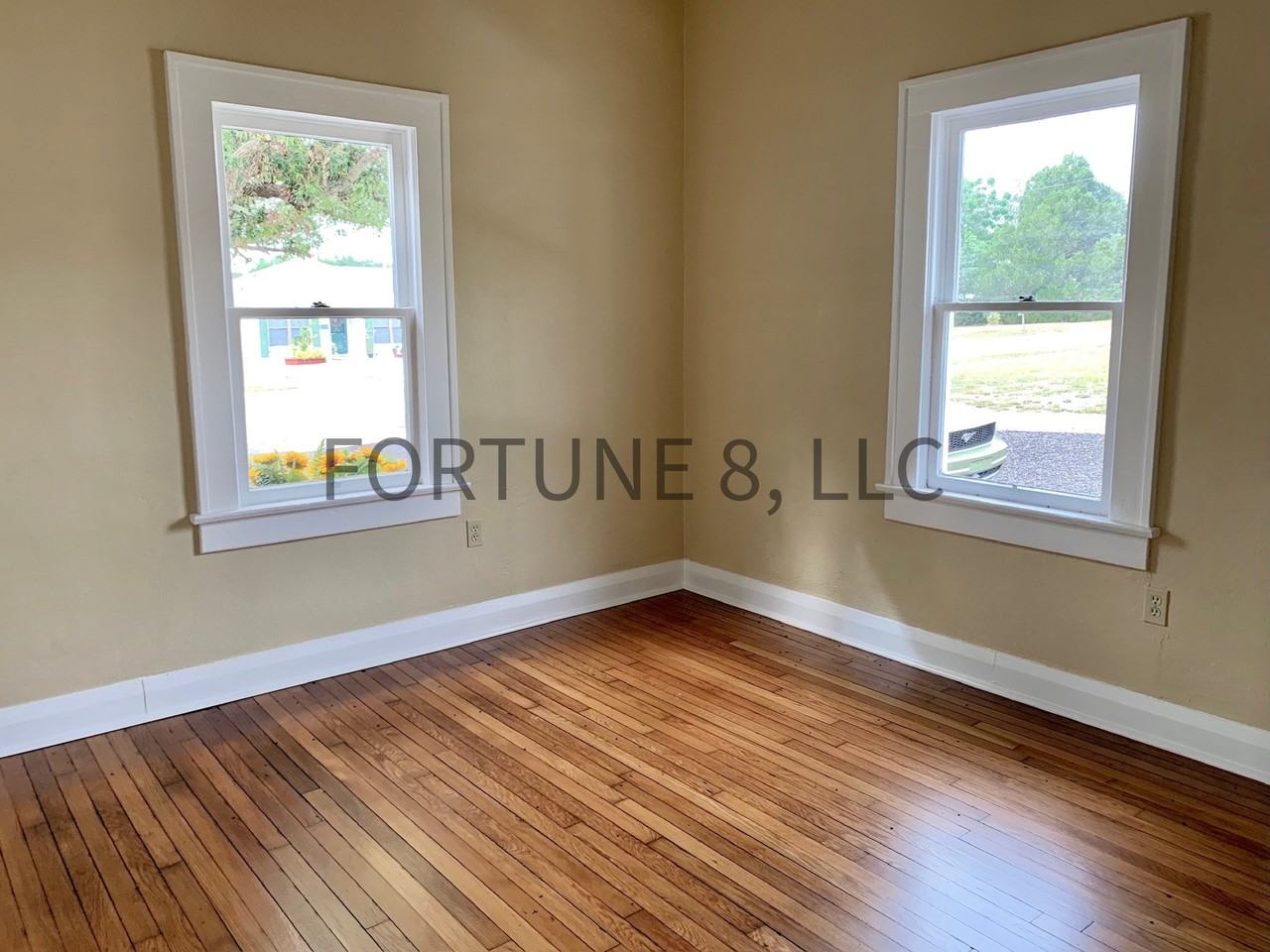 323 Matlo Ave - Photo 6 of 10
