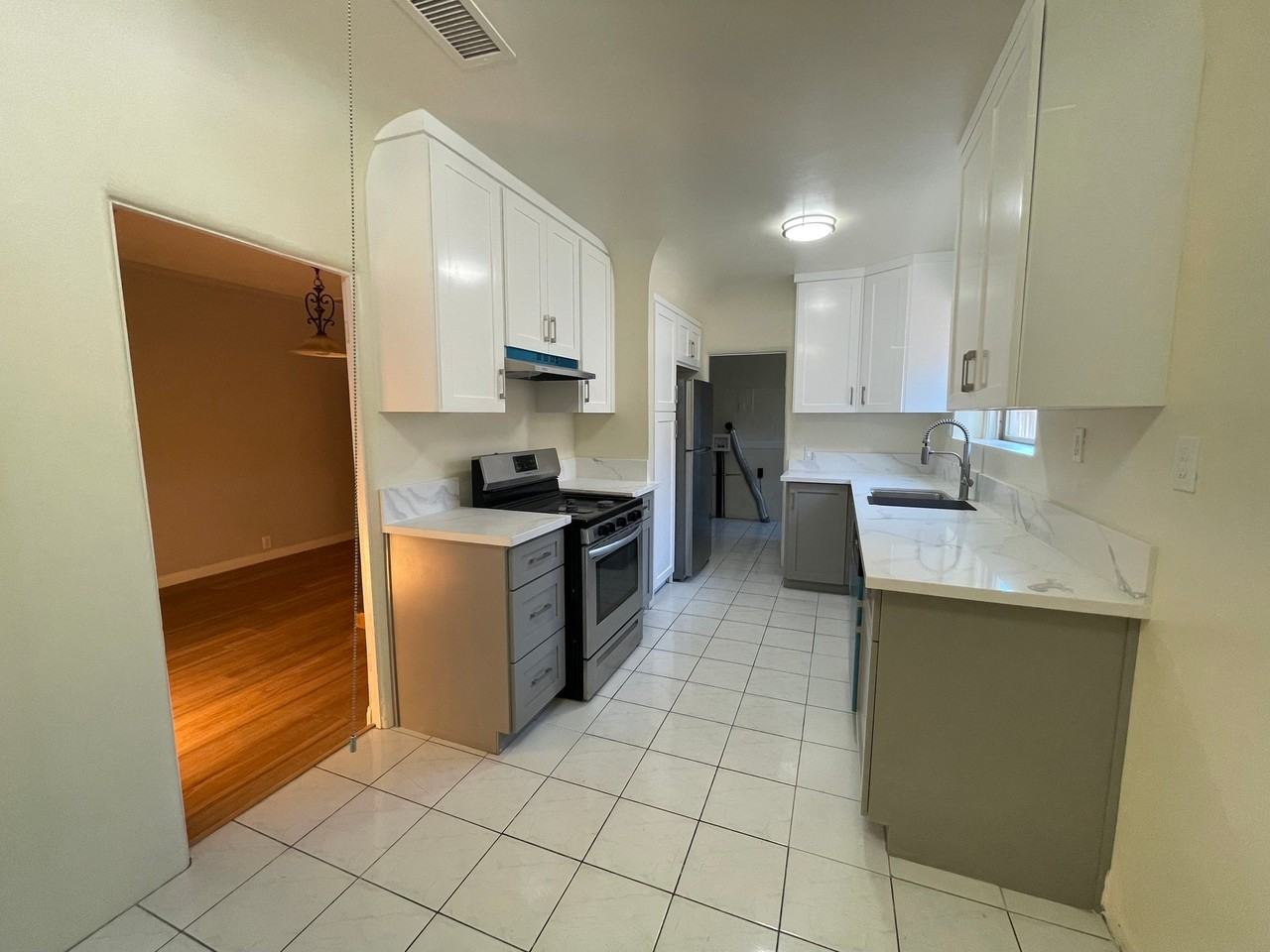 8214 S 3rd Ave - Photo 3 of 9