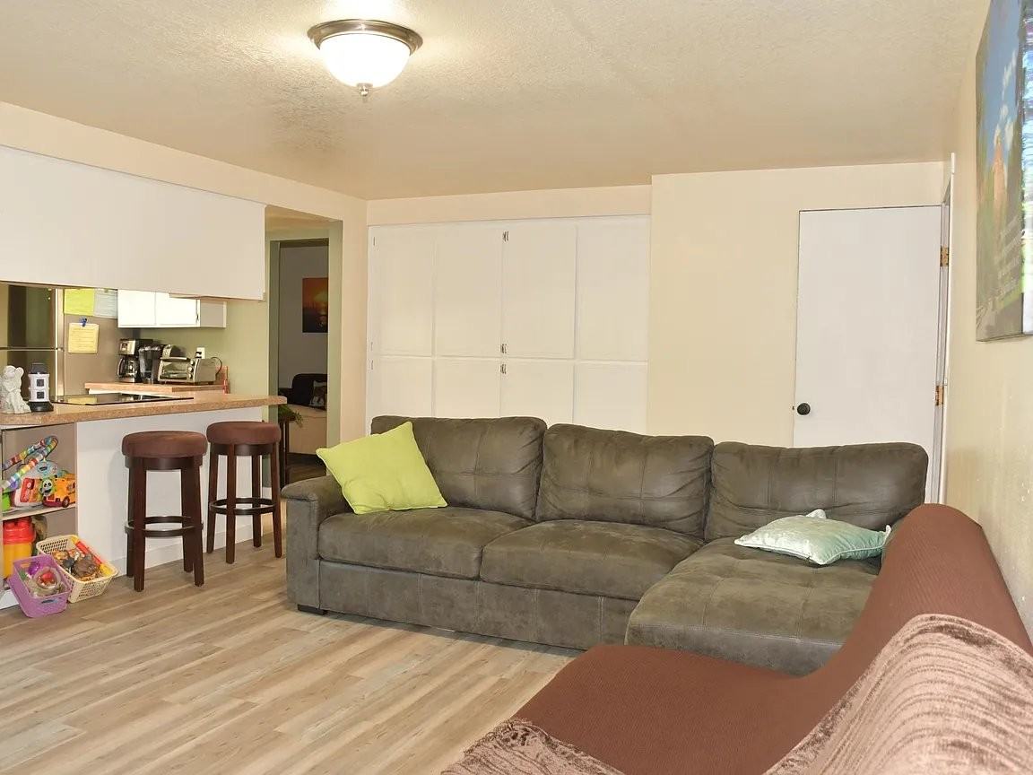 990 Nw 178th Ave - Photo 5 of 17