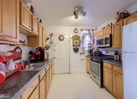 featured image of 302 N Lime St #4