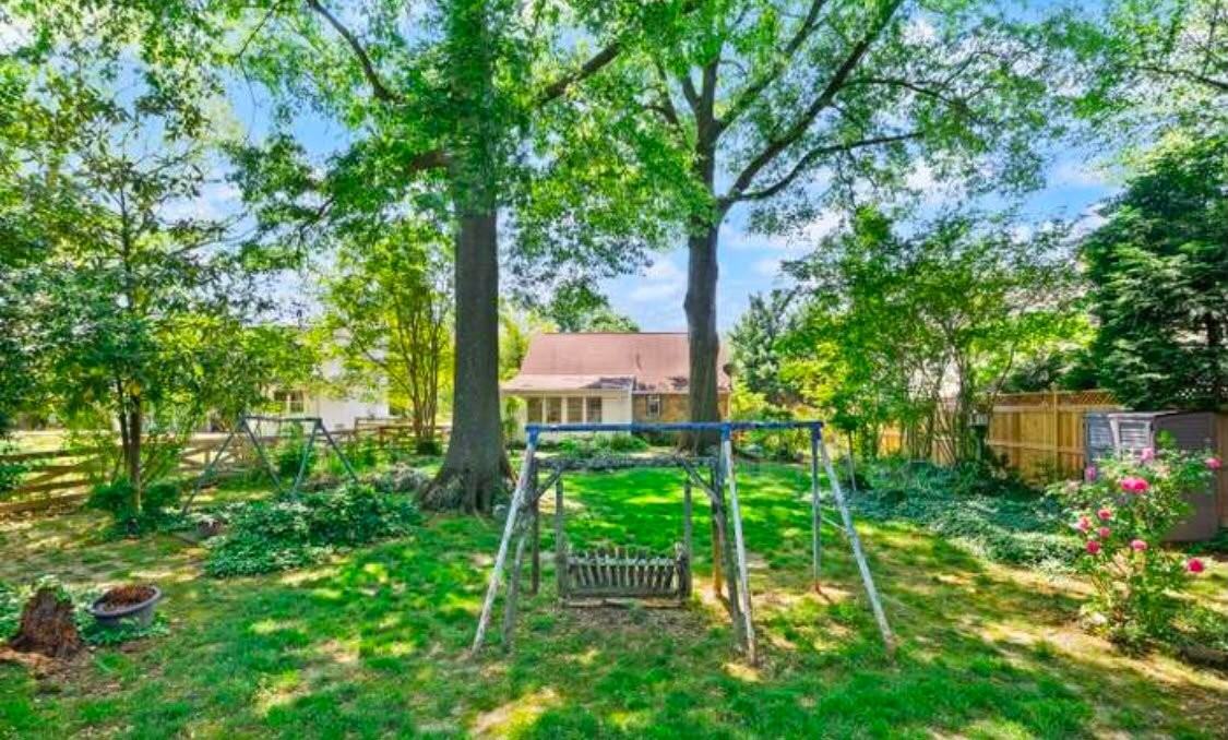 2602 Stone Hedge Dr - Photo 4 of 19