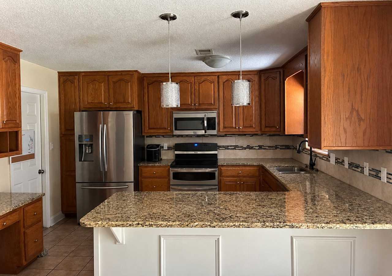 632 Mayflower Ave - Photo 3 of 13