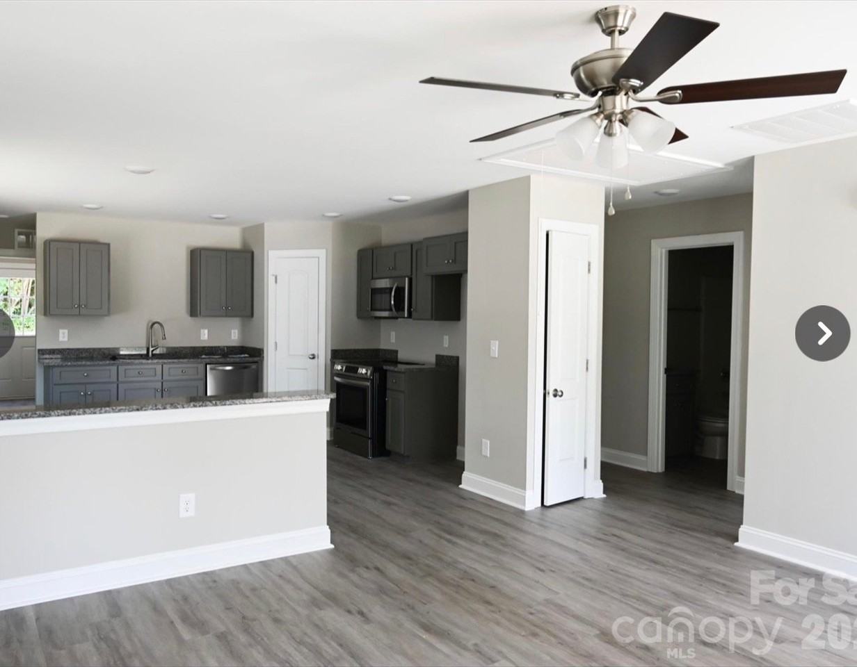 385 Harrel St - Photo 2 of 17